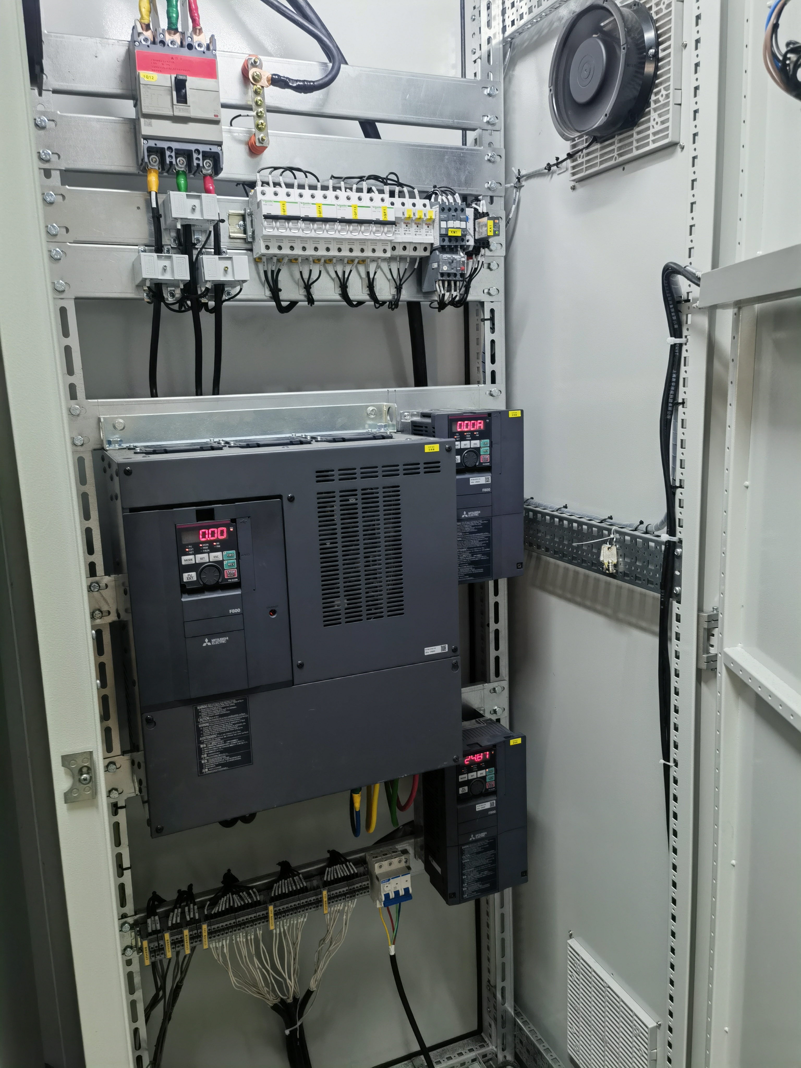 <b>三菱 FR-F800系列变频器控制柜</b>