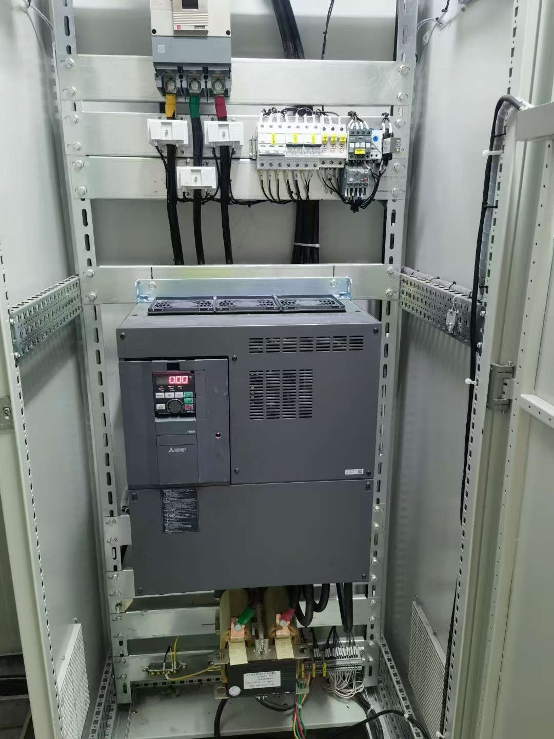 <b>三菱 FR-A800系列变频器控制柜</b>