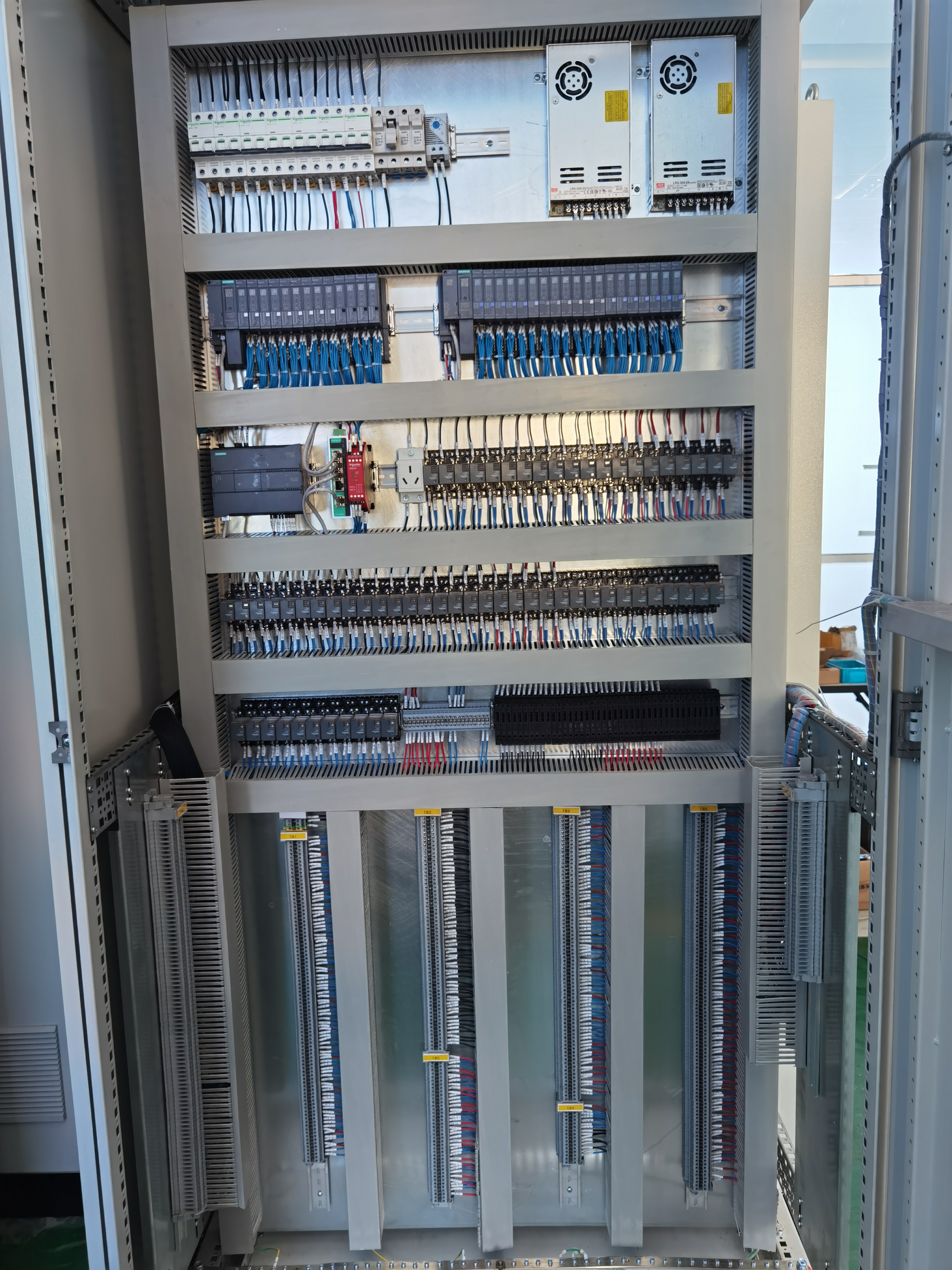 <b>西门子S7-1200 加ET200分布式IO PLC柜</b>