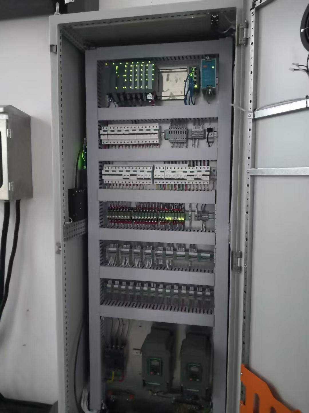 <b>西门子S7-1500系列PLC柜</b>