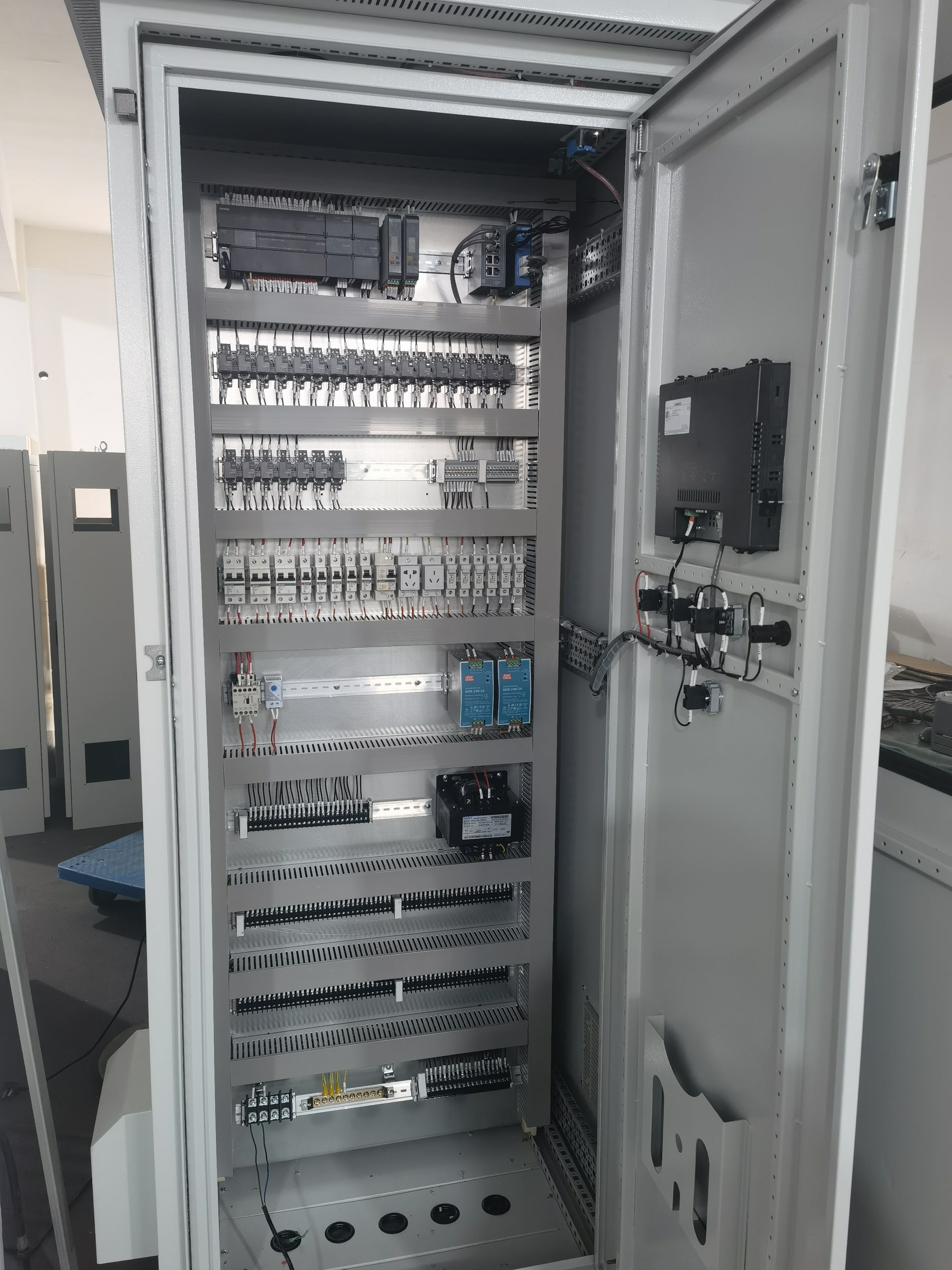 <b>西门子S7-200Smart系列PLC柜</b>