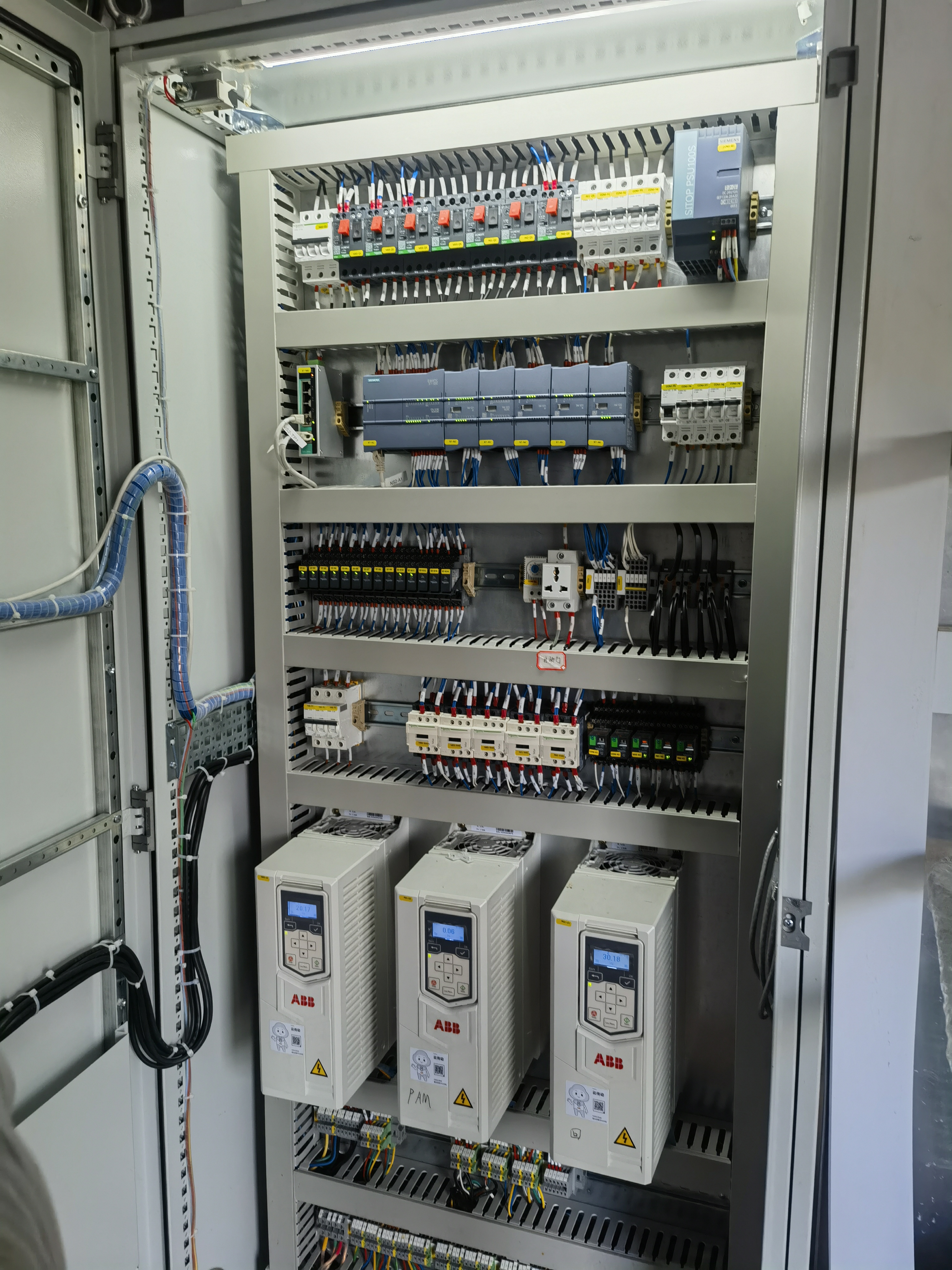 <b>ABB AC880系列变频器控制柜</b>
